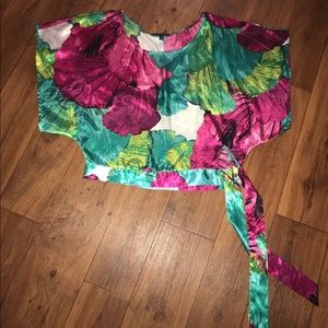 Tropical blouse with loose sleeves